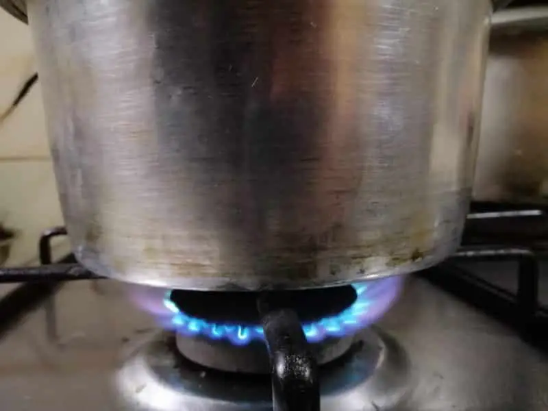 boil kettle or saucepan