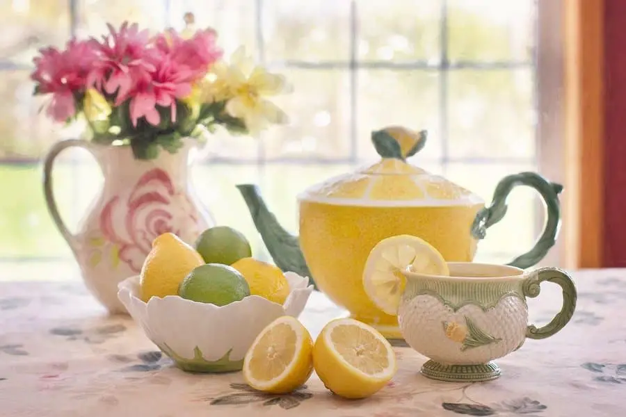 making lemon zinger tea